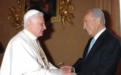 Benedicto XVI y Simon Peres